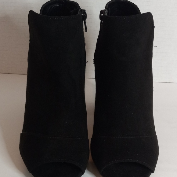 Apt.9 "Defined Comfort", Opened Toe Black Suede Ankle Boot. - Picture 8 of 9